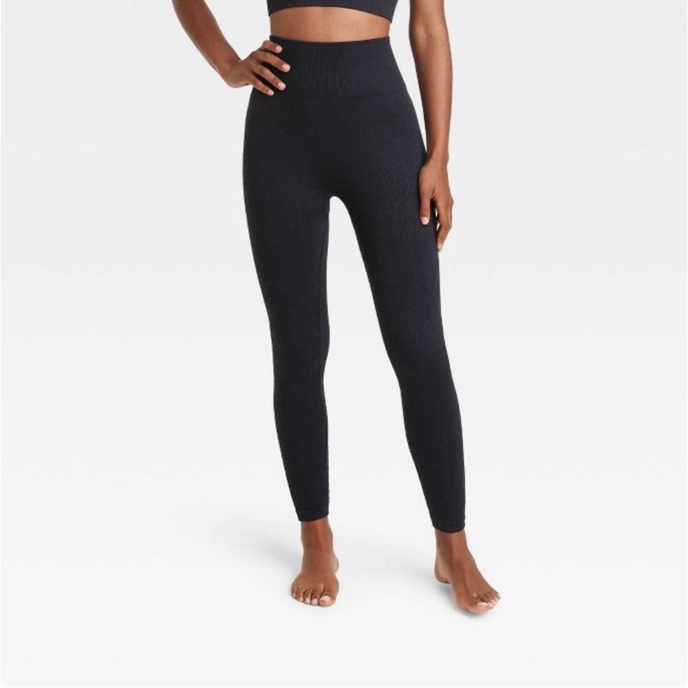 NWT! Women's High-Rise Textured Seamless
7/8 Leggings - JoyLab™ Black XXS
